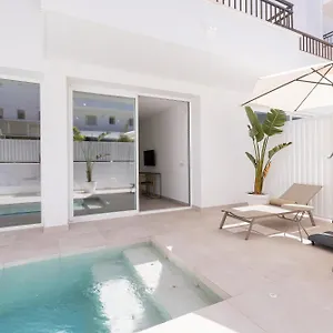 bossa-bay-suites-with-private-pool-mc-apartments-ibiza.balearic-islands.net/